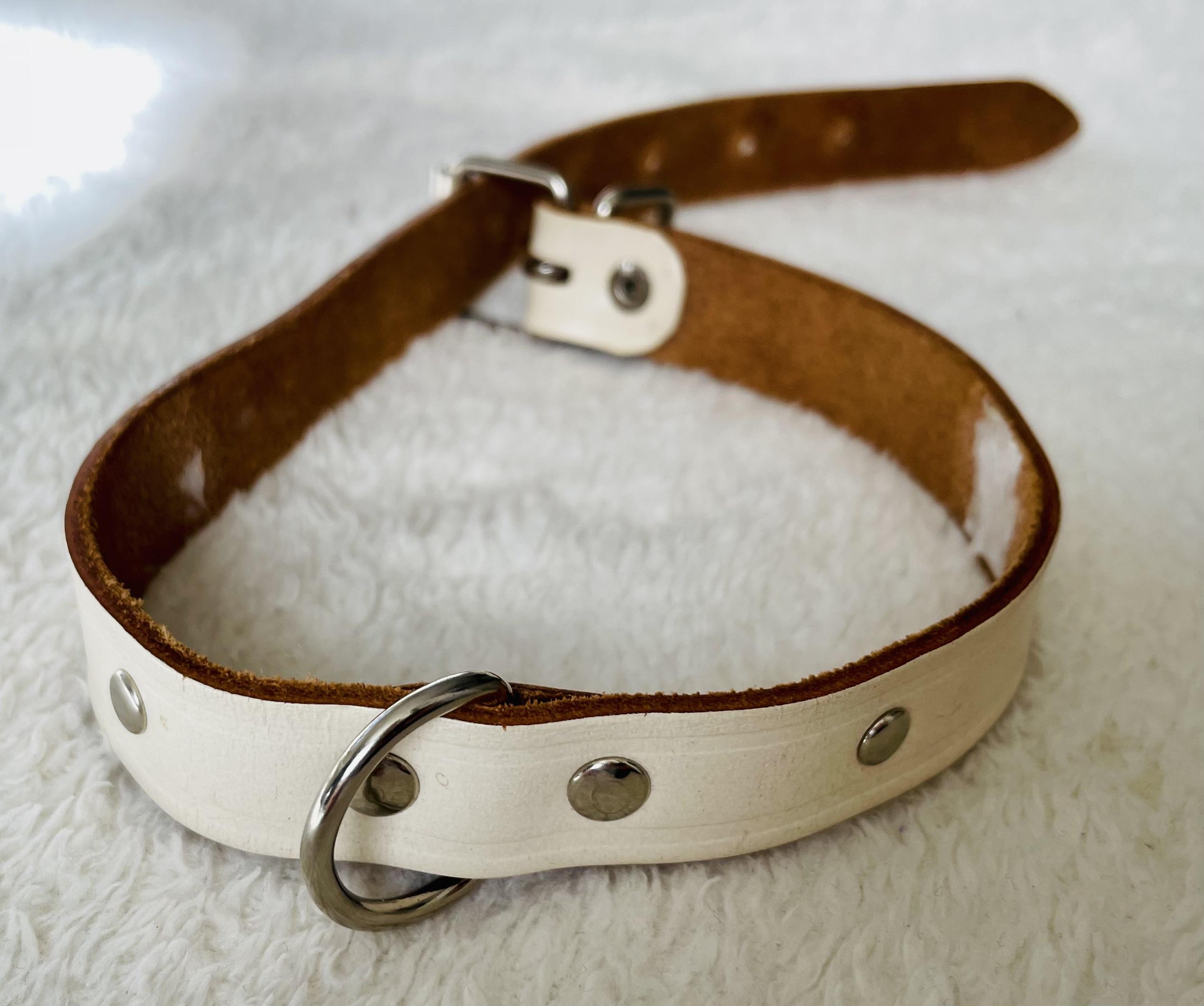 Bílý kožený obojek pro psa 18mm 40cm