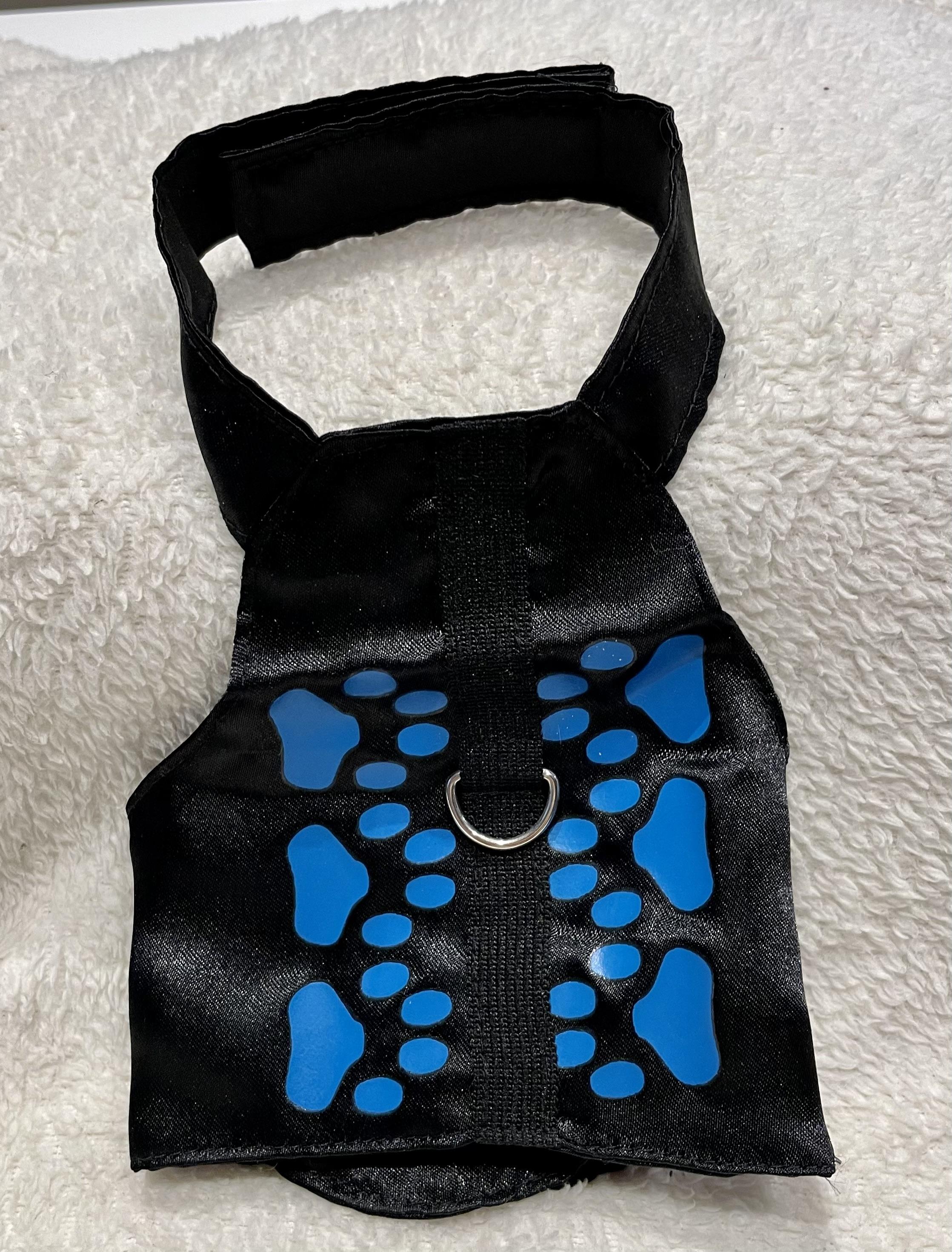 Postroj pro malého psa s tlapkami