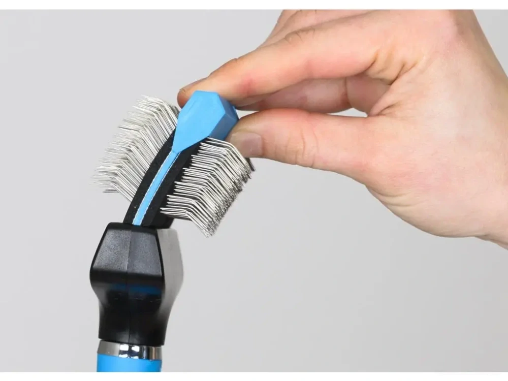 Profesionální kartáč pro psy Show Tech+ Flex Groom – modrý, pevné drátky, ergonomický