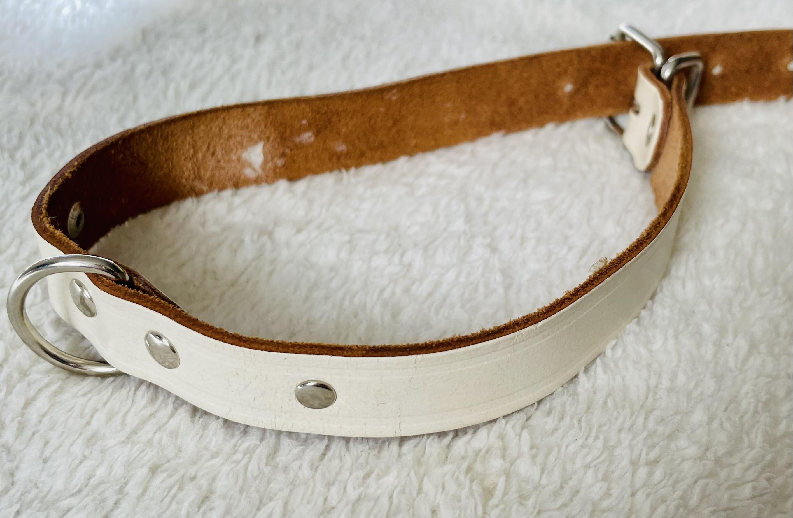 Bílý kožený obojek pro psa 18mm 40cm