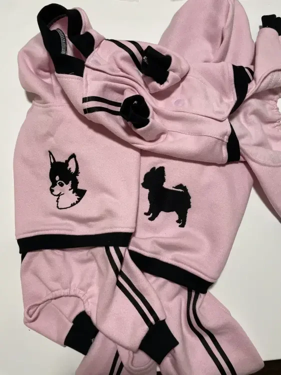 Teplákovka pro psy s výšivkou čivava pro fenky