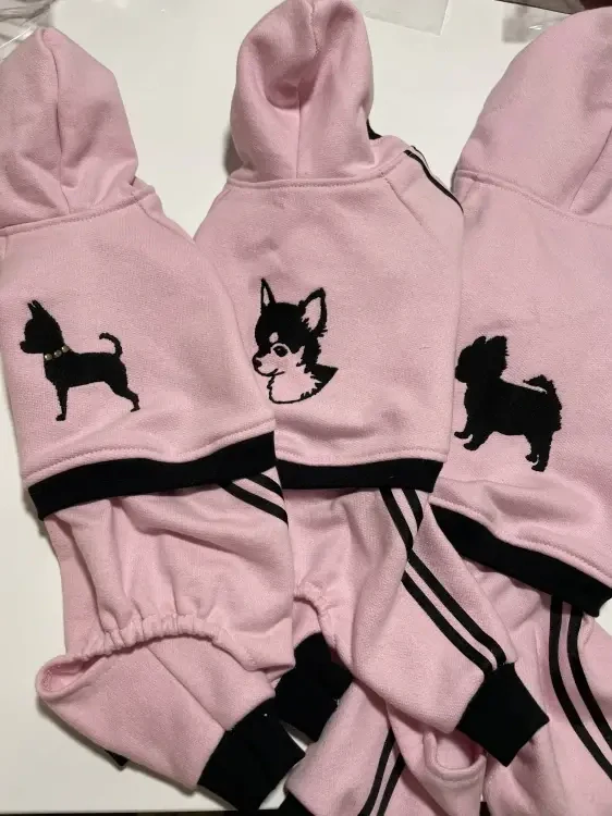 Teplákovka pro psy s výšivkou čivava pro fenky