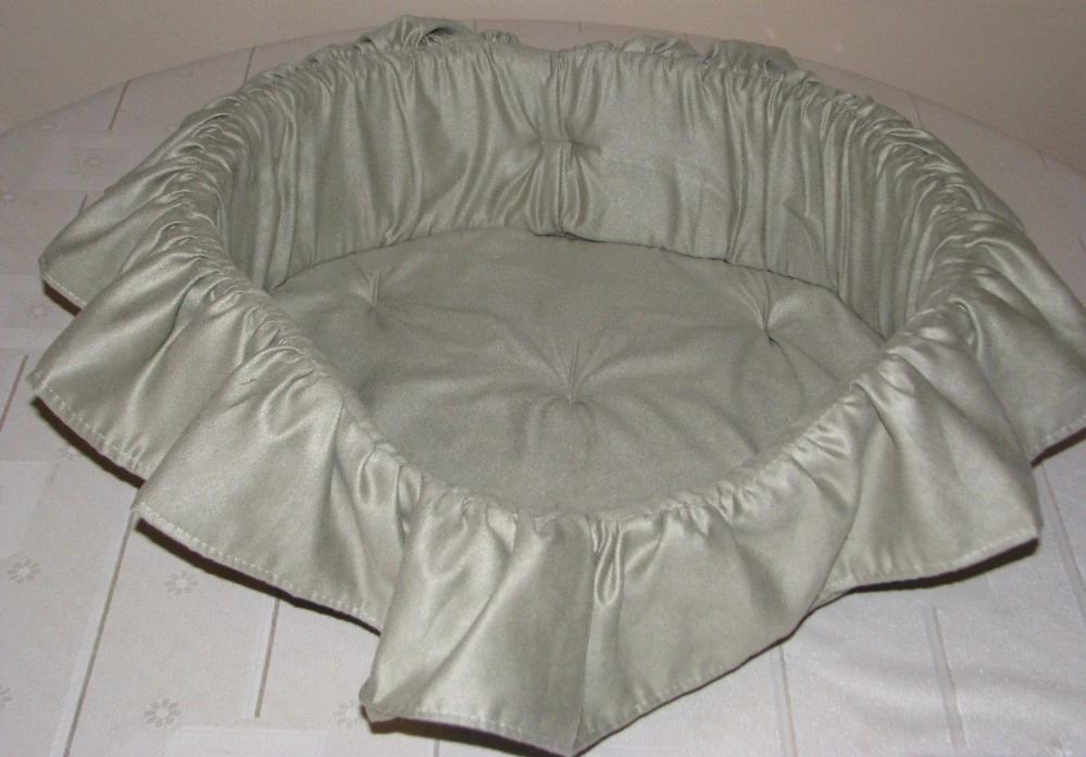 Pelíšek pro psa s volánky